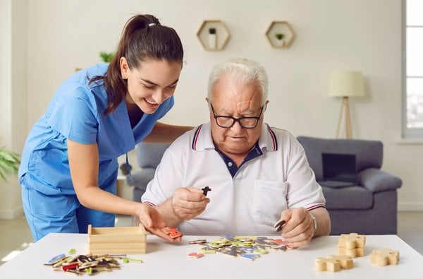 How to Choose Between Senior Assisted Living and Memory Care Options in Texas